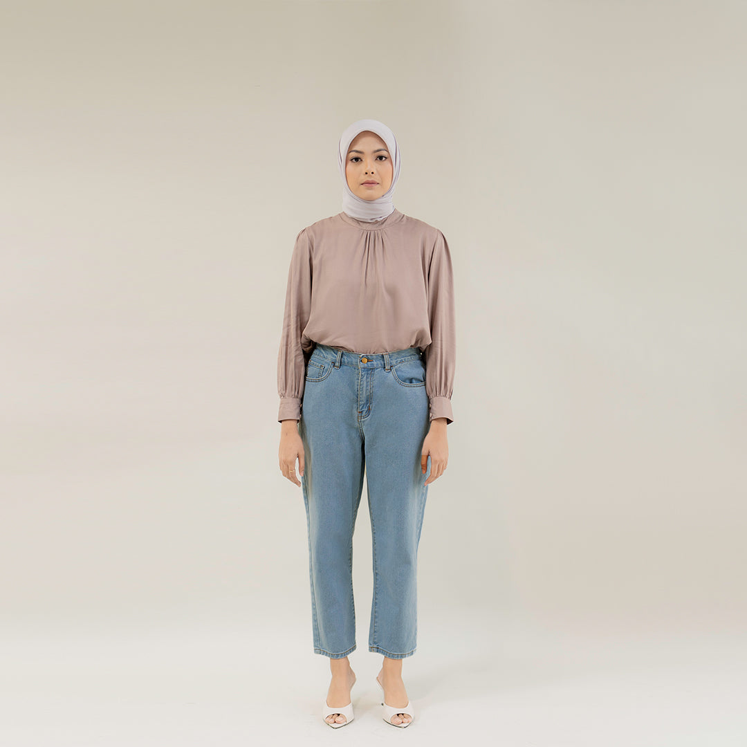 Straight Leg Jeans (Minor Reject)