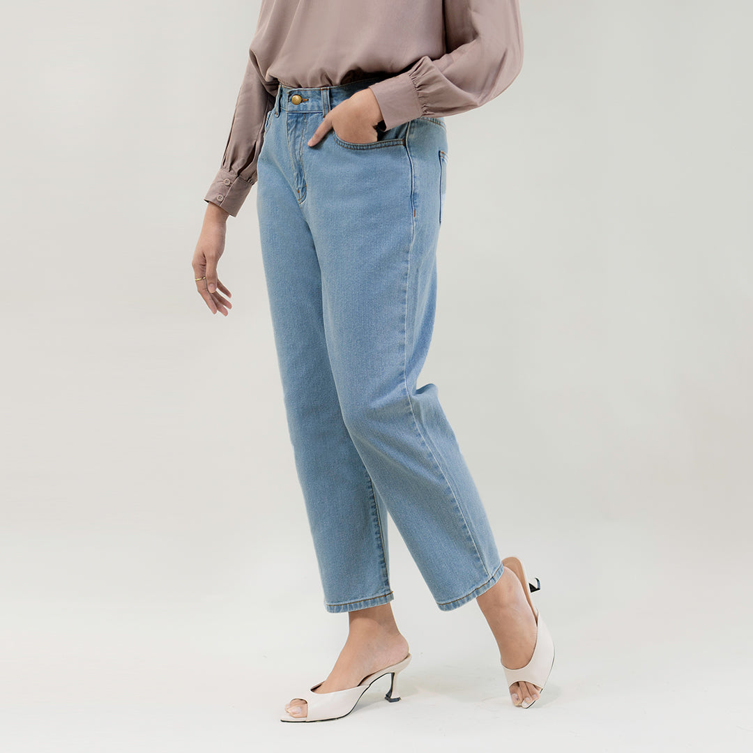 Straight Leg Jeans (Minor Reject)