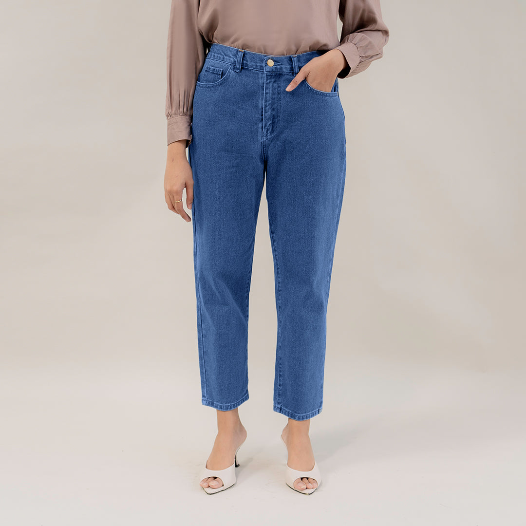 Straight Leg Jeans (Minor Reject)