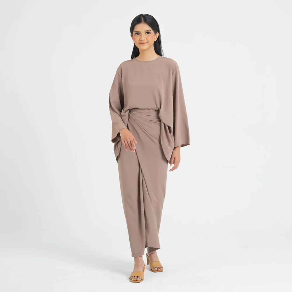 Selesa Set dan Beskap Koko Shirt