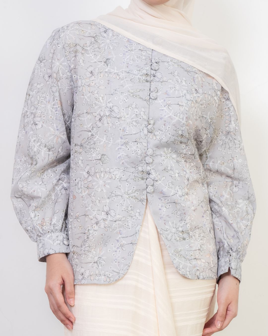 Calm Embroidery Blouse