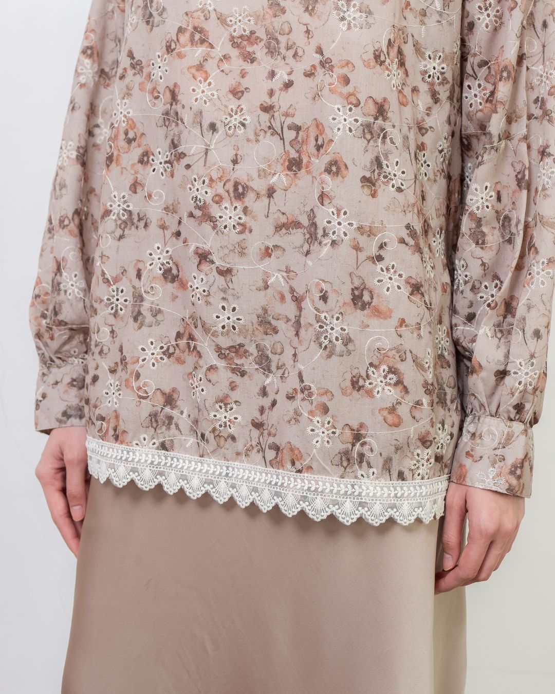 Serena Embroidery Blouse