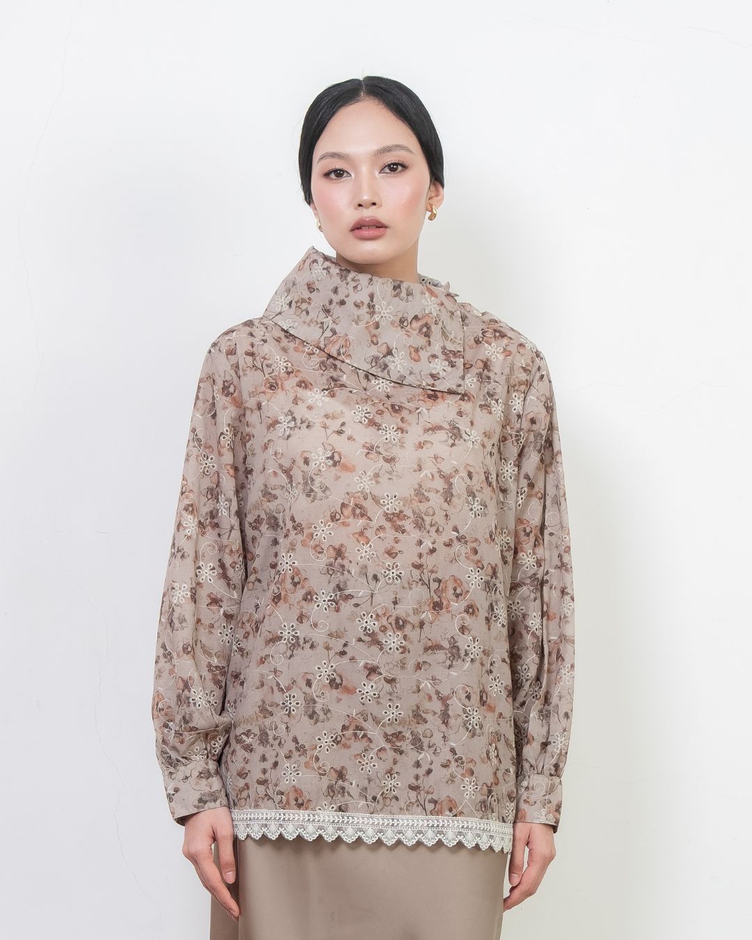 Serena Embroidery Blouse